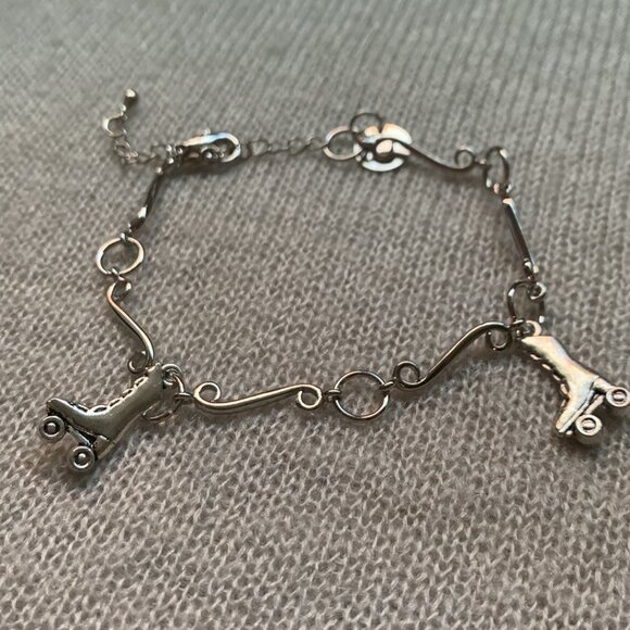 ✨ Handmade Roller Skate Bracelet & Earring Set ✨ - Picture 12 of 13